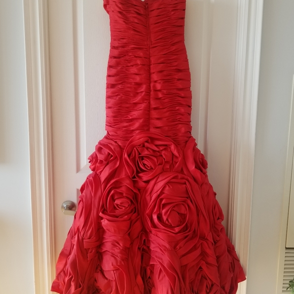 Fancy red dress - Picture 4 of 10